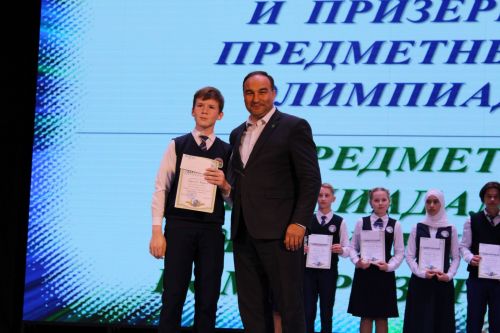 Балтач гимназиясенең хисап кичәсеннән фоторепортаж