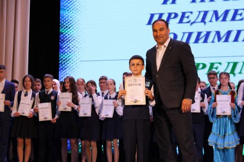 Балтач гимназиясенең хисап кичәсеннән фоторепортаж
