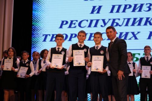 Балтач гимназиясенең хисап кичәсеннән фоторепортаж