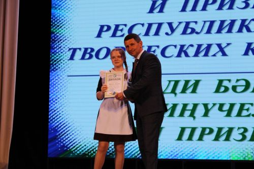 Балтач гимназиясенең хисап кичәсеннән фоторепортаж
