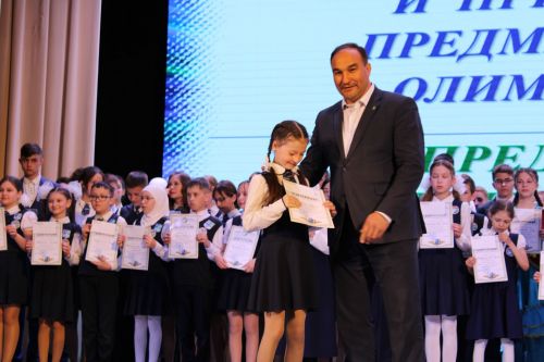 Балтач гимназиясенең хисап кичәсеннән фоторепортаж