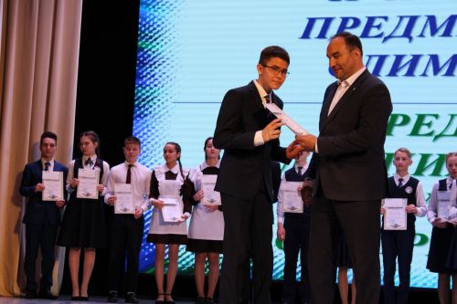 Балтач гимназиясенең хисап кичәсеннән фоторепортаж