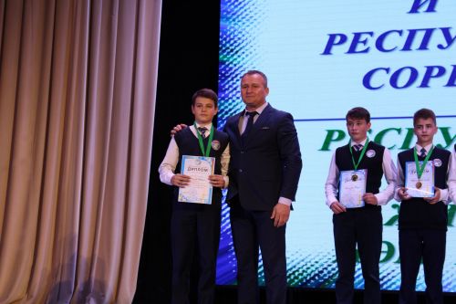 Балтач гимназиясенең хисап кичәсеннән фоторепортаж