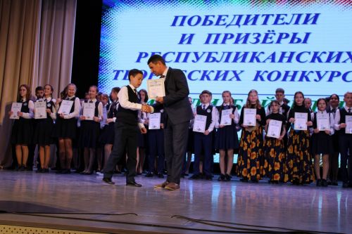 Балтач гимназиясенең хисап кичәсеннән фоторепортаж