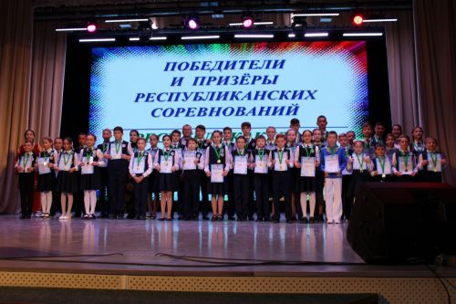 Балтач гимназиясенең хисап кичәсеннән фоторепортаж
