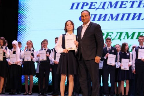 Балтач гимназиясенең хисап кичәсеннән фоторепортаж