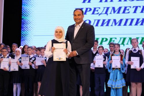 Балтач гимназиясенең хисап кичәсеннән фоторепортаж