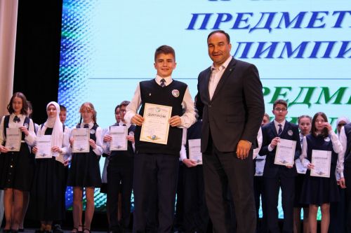Балтач гимназиясенең хисап кичәсеннән фоторепортаж