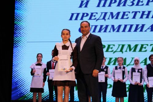 Балтач гимназиясенең хисап кичәсеннән фоторепортаж