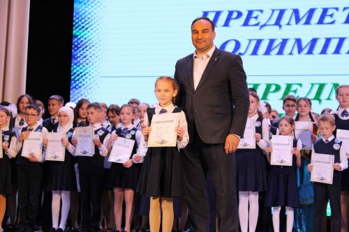 Балтач гимназиясенең хисап кичәсеннән фоторепортаж