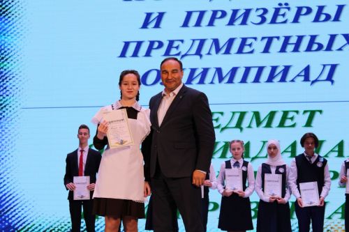 Балтач гимназиясенең хисап кичәсеннән фоторепортаж