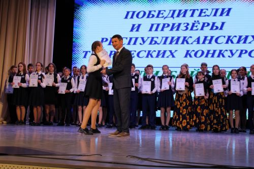 Балтач гимназиясенең хисап кичәсеннән фоторепортаж