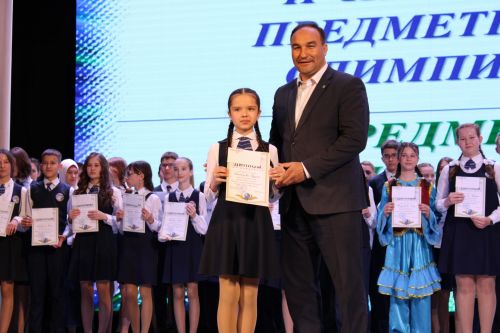 Балтач гимназиясенең хисап кичәсеннән фоторепортаж