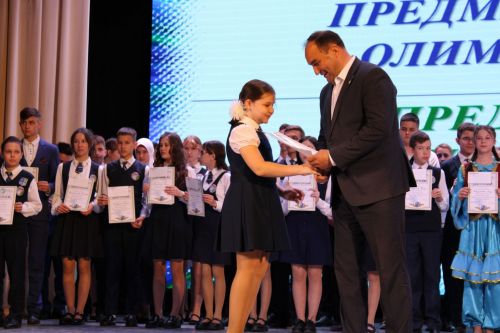 Балтач гимназиясенең хисап кичәсеннән фоторепортаж