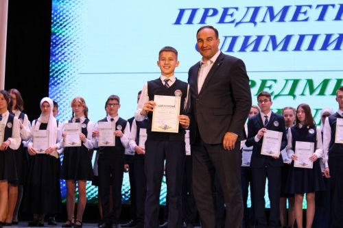 Балтач гимназиясенең хисап кичәсеннән фоторепортаж