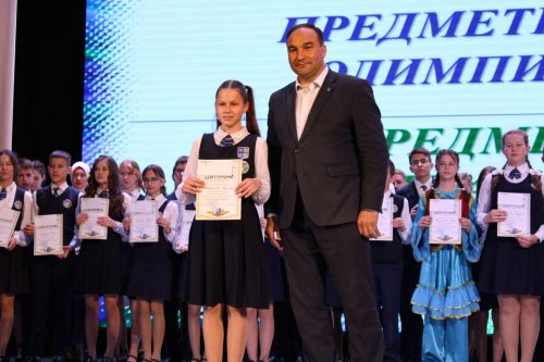 Балтач гимназиясенең хисап кичәсеннән фоторепортаж