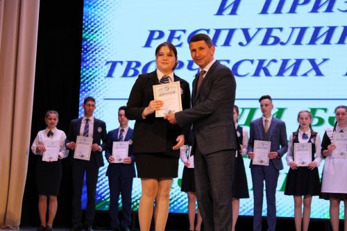 Балтач гимназиясенең хисап кичәсеннән фоторепортаж
