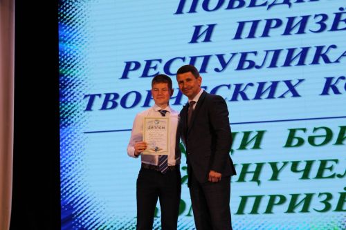 Балтач гимназиясенең хисап кичәсеннән фоторепортаж