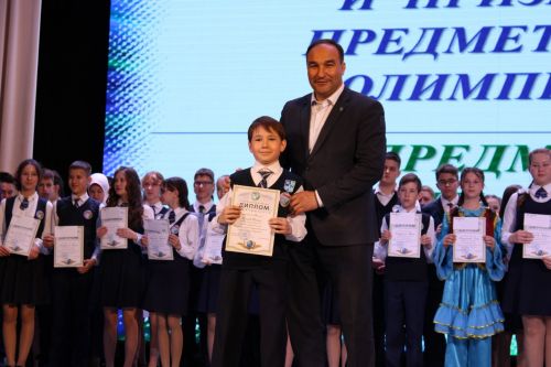 Балтач гимназиясенең хисап кичәсеннән фоторепортаж