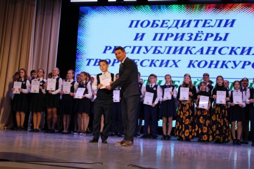 Балтач гимназиясенең хисап кичәсеннән фоторепортаж