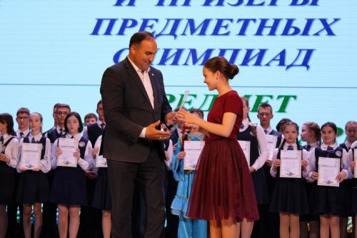Балтач гимназиясенең хисап кичәсеннән фоторепортаж