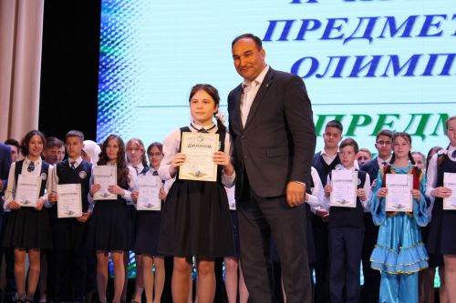 Балтач гимназиясенең хисап кичәсеннән фоторепортаж