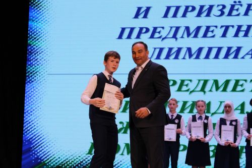 Балтач гимназиясенең хисап кичәсеннән фоторепортаж