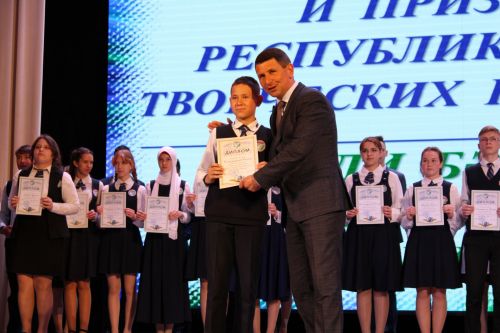 Балтач гимназиясенең хисап кичәсеннән фоторепортаж