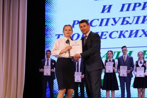 Балтач гимназиясенең хисап кичәсеннән фоторепортаж