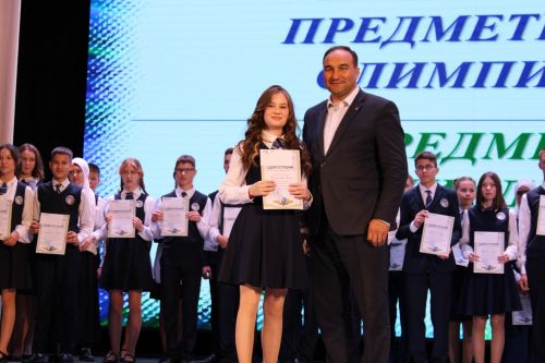 Балтач гимназиясенең хисап кичәсеннән фоторепортаж