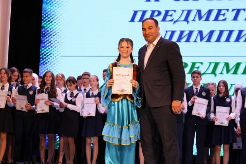 Балтач гимназиясенең хисап кичәсеннән фоторепортаж