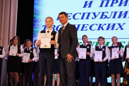 Балтач гимназиясенең хисап кичәсеннән фоторепортаж