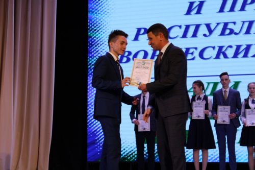 Балтач гимназиясенең хисап кичәсеннән фоторепортаж