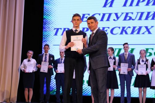 Балтач гимназиясенең хисап кичәсеннән фоторепортаж