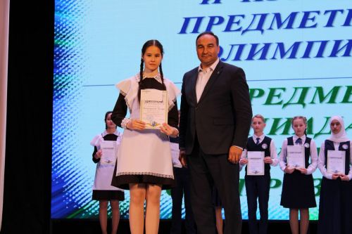 Балтач гимназиясенең хисап кичәсеннән фоторепортаж