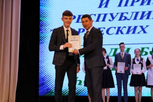 Балтач гимназиясенең хисап кичәсеннән фоторепортаж