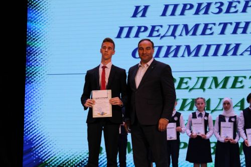 Балтач гимназиясенең хисап кичәсеннән фоторепортаж