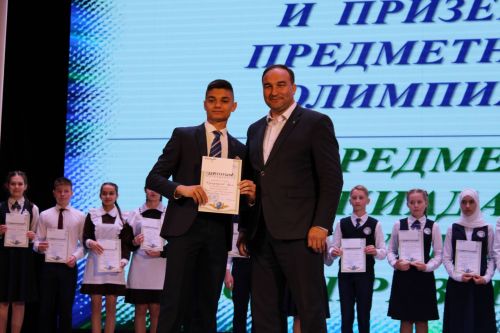 Балтач гимназиясенең хисап кичәсеннән фоторепортаж