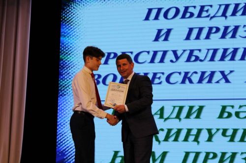 Балтач гимназиясенең хисап кичәсеннән фоторепортаж