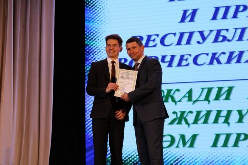Балтач гимназиясенең хисап кичәсеннән фоторепортаж