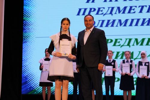 Балтач гимназиясенең хисап кичәсеннән фоторепортаж