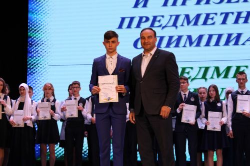 Балтач гимназиясенең хисап кичәсеннән фоторепортаж