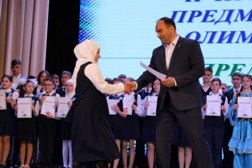 Балтач гимназиясенең хисап кичәсеннән фоторепортаж