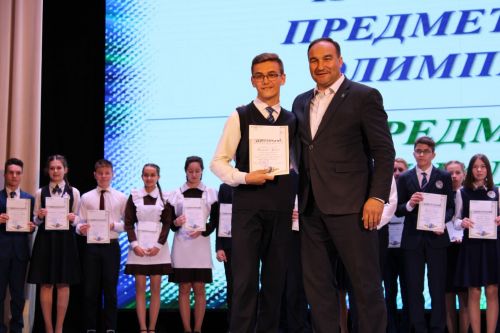 Балтач гимназиясенең хисап кичәсеннән фоторепортаж
