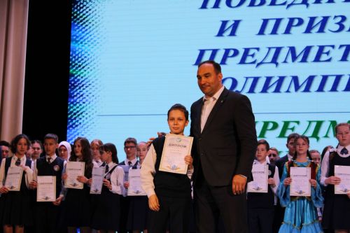 Балтач гимназиясенең хисап кичәсеннән фоторепортаж