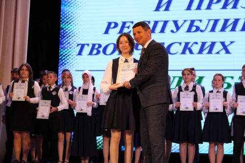 Балтач гимназиясенең хисап кичәсеннән фоторепортаж