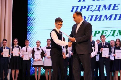 Балтач гимназиясенең хисап кичәсеннән фоторепортаж