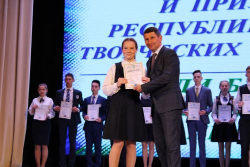 Балтач гимназиясенең хисап кичәсеннән фоторепортаж