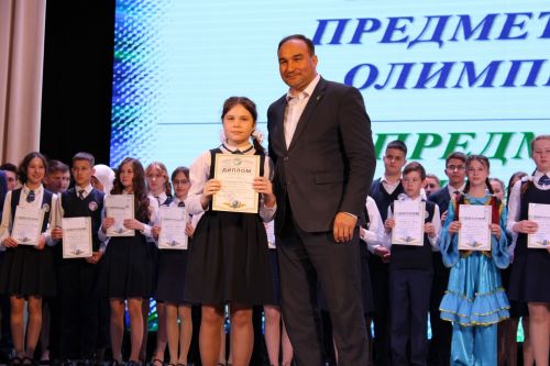 Балтач гимназиясенең хисап кичәсеннән фоторепортаж