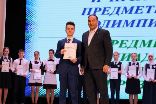 Балтач гимназиясенең хисап кичәсеннән фоторепортаж